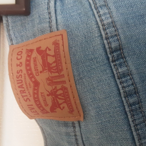 Levi's Light Wash Bermuda Shorts Sz 27 - Picture 2 of 7